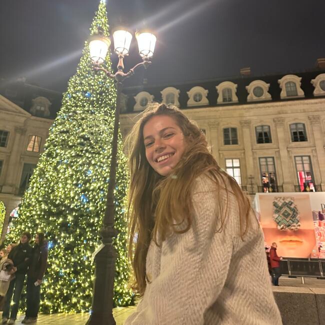 Babysitter in Tours: Ines