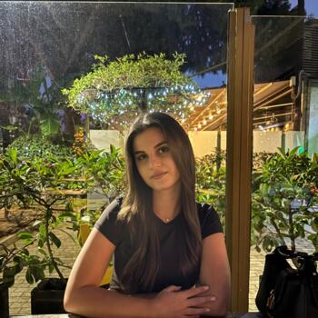 Babysitter in Petroúpolis: Κωνσταντίνα