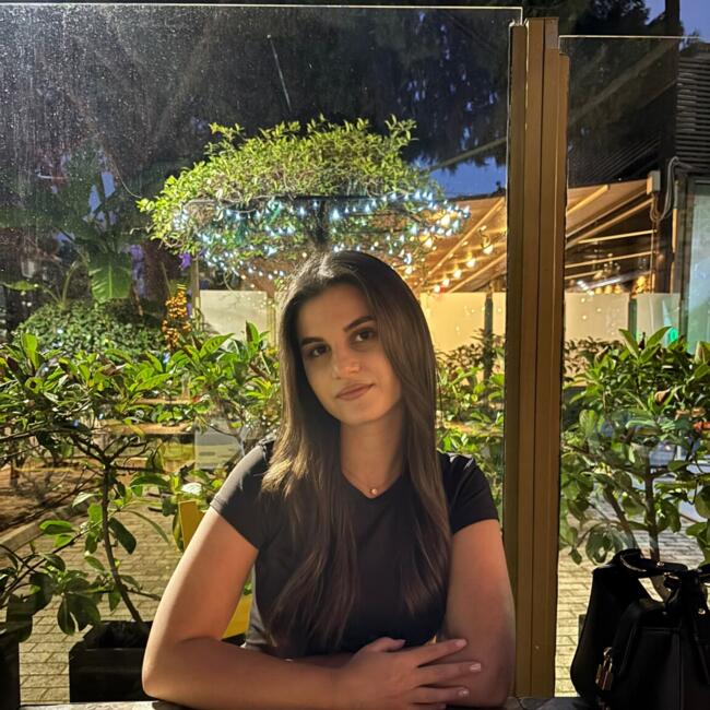 Babysitter in Petroúpolis: Κωνσταντίνα