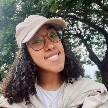 Babysitter in Brasília: Larissa