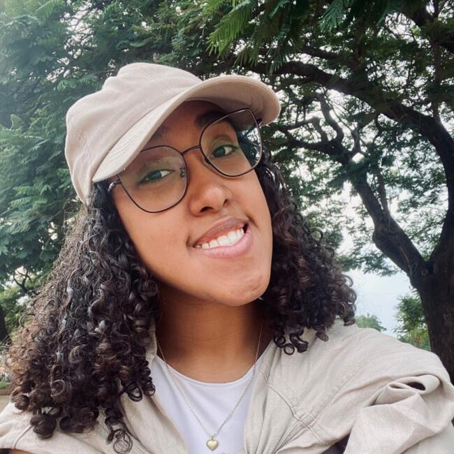 Babysitter in Brasília: Larissa