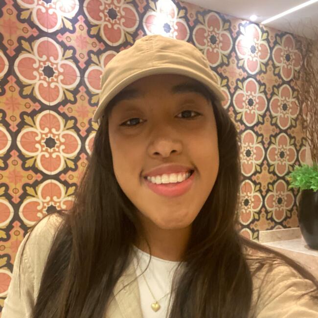 Babá em Brasília: Larissa