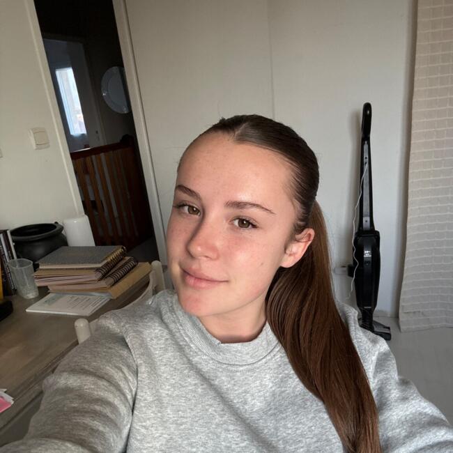 Babysitter in Saint-Nazaire: Juliette