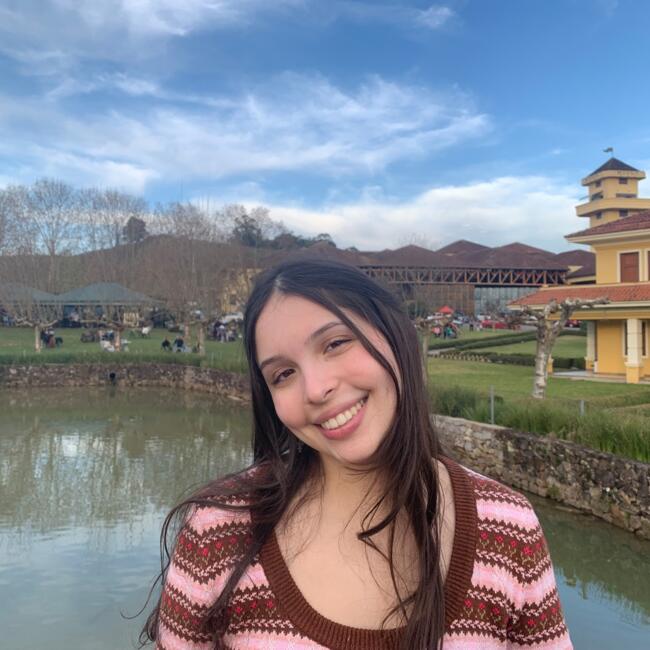 Babá em Montenegro: Amanda