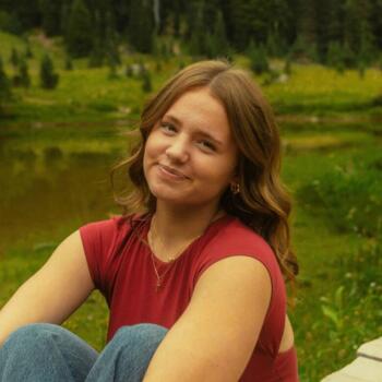 Babysitter in Bonney Lake: Kacie