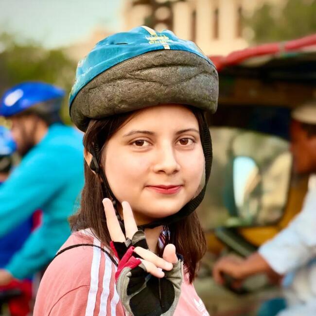Babysitter in Karachi: Aye