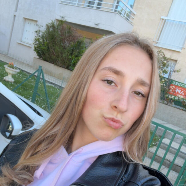 Babysitter in Savigny-sur-Orge: Coralie