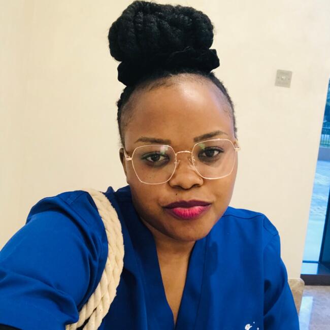 جليسة أطفال في دبي: Peris