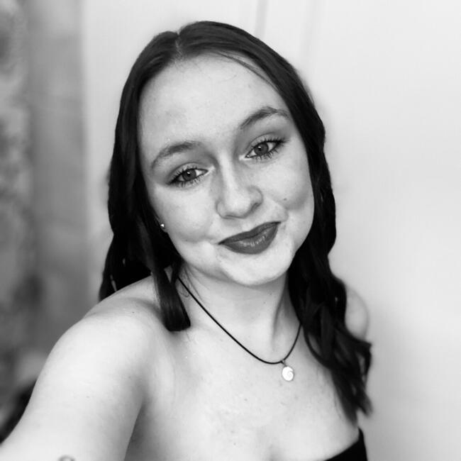 Babysitter in Jutigny: Lola