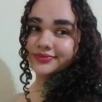 Babysitter in Ananindeua: Lana