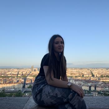 Babysitter in Les Clayes-sous-Bois: Sherine