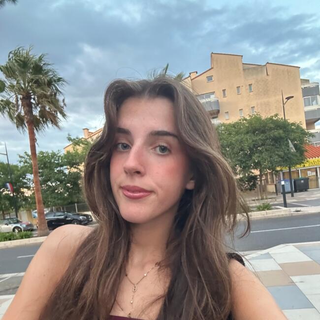 Babysitter in Limoges: Loane