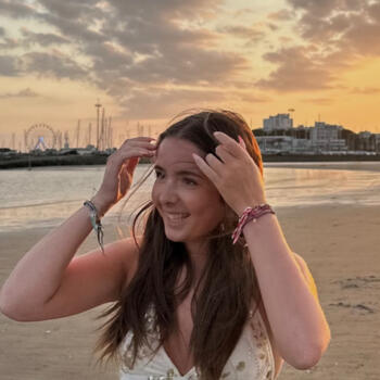 Babysitter in Ballainvilliers: Juliet