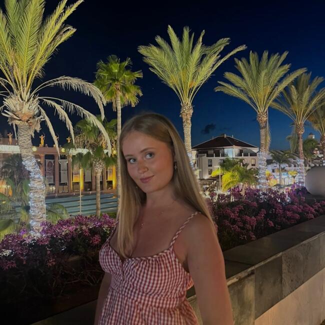 Babysitter in Galway: Julia