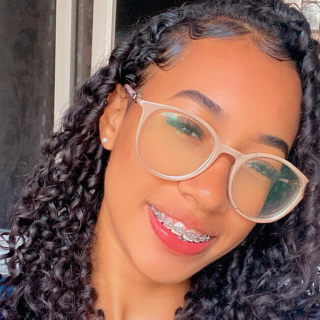 Babysitter in Salvador: Júlia