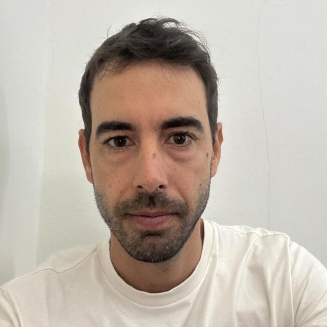 Babysitting job in Singapore Island: Vitor