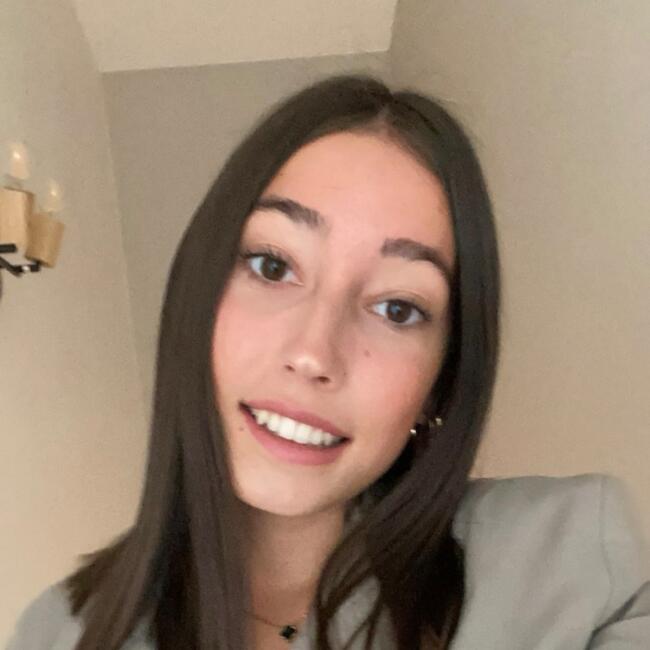 Babysitter in Pouilley-les-Vignes: Carla