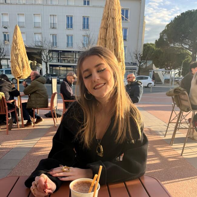 Babysitter in Bordeaux: Hermine