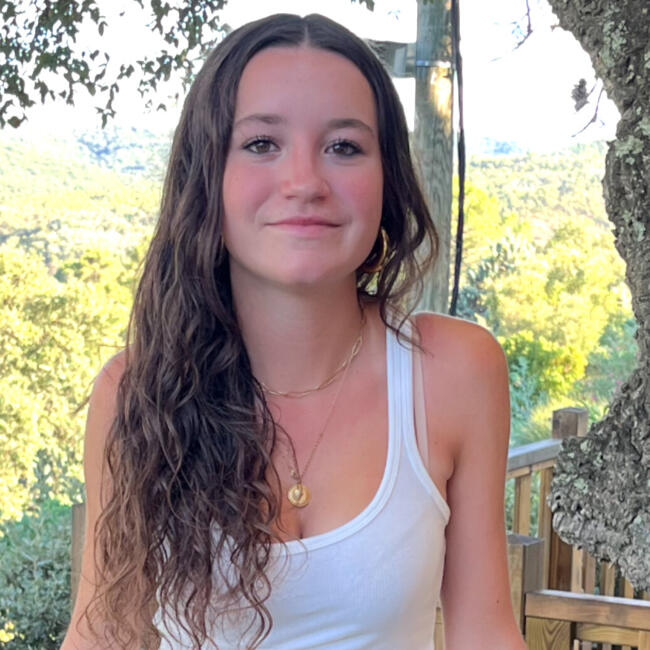 Babysitter in Le Chesnay: Julie