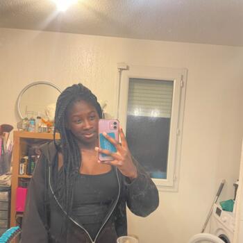 Babysitter in Talence: Fatime