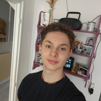 Babysitter in Caen: Corentin