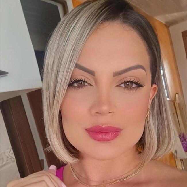 Babá em Colombo: Tainara