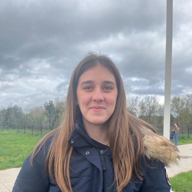 Babysitter in Noves: Manon