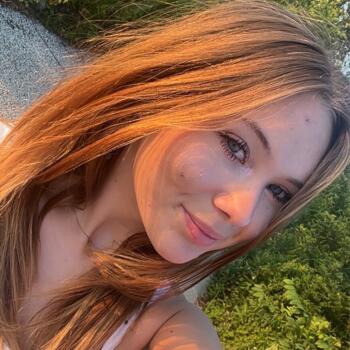 Babysitter in Mentor: Tia
