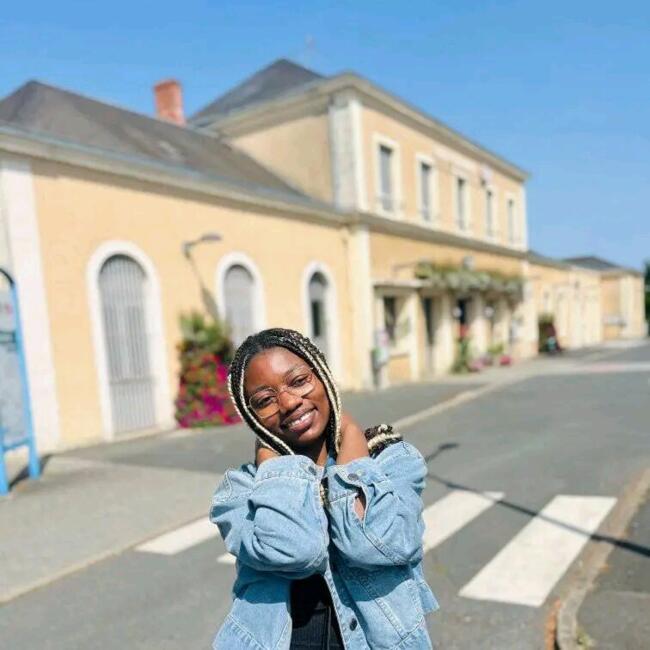 Babysitter in Saint-Genis-Laval: Pricille Archippé