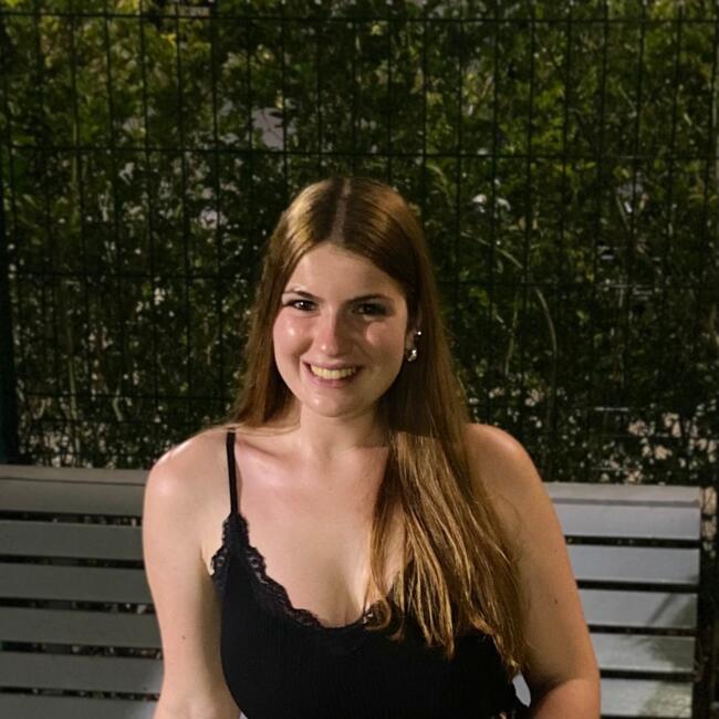 Babysitter in Grândola: Adriana