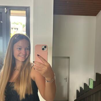 Babysitter in Saint-Sulpice (Canton de Vaud): Loriane