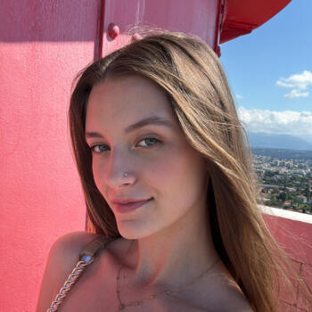 Babysitter in Antibes: Jade