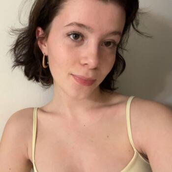 Baby-sitter in Winnipeg: Gina