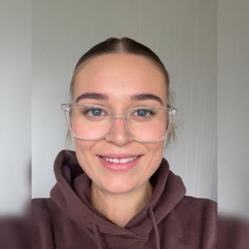 Babysitter in Ararat: Kirsty