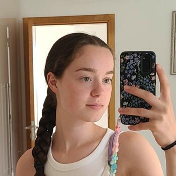 Babysitter in Poitiers: Flore