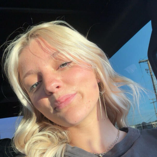 Babysitter in Johnson City: Sydney