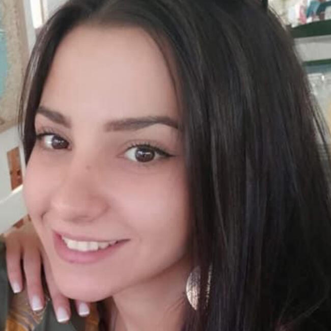 Babysitter στην περιοχή Βάρη: Αποστολία