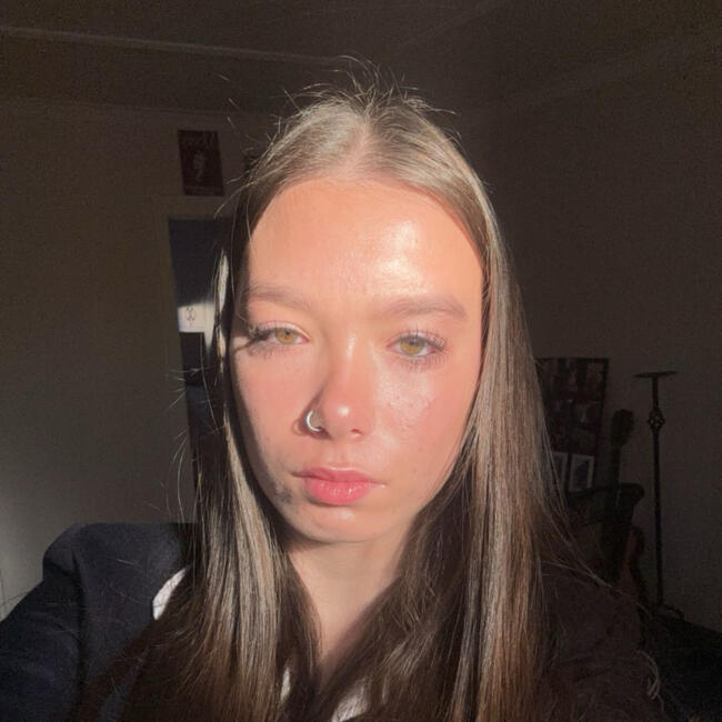 Babysitter in Ashburton: Aura