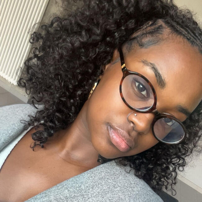 Babysitter in Kayl: Diana