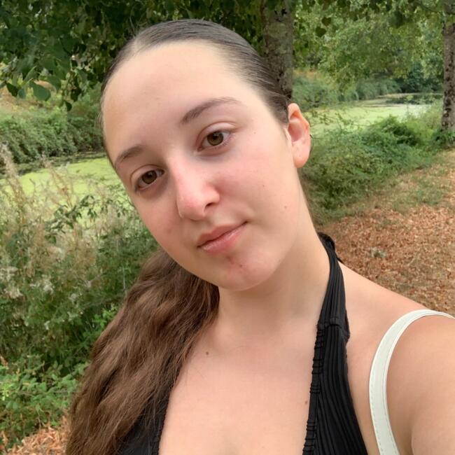 Babysitter in Brive-la-Gaillarde: Enora