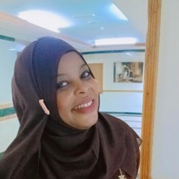 جليسة أطفال في دبي: Hadijjah Birike