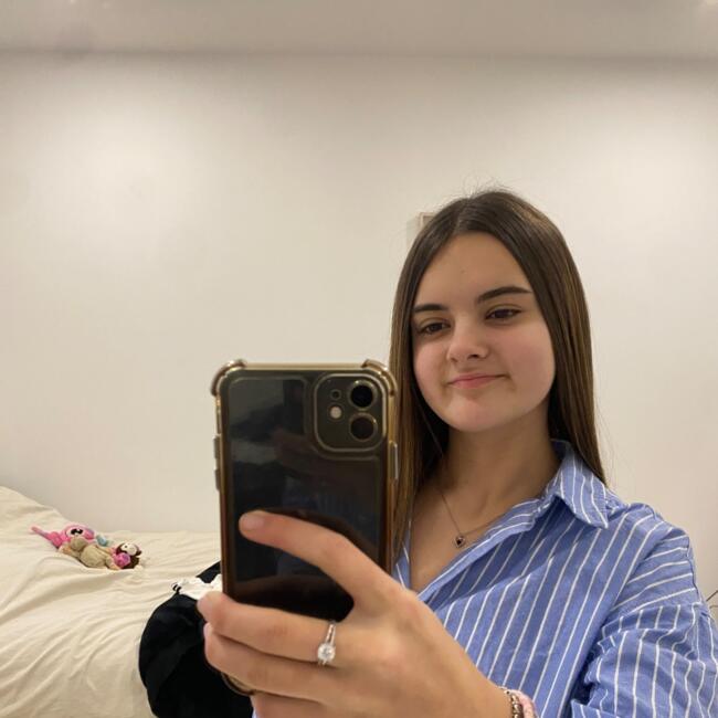 Babysitter in Saint-Père-en-Retz: Océane