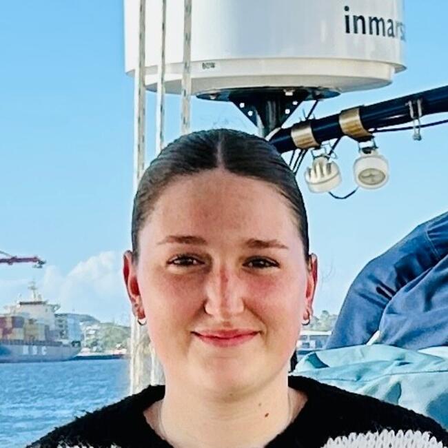 Babysitter in Mandurah: Holly