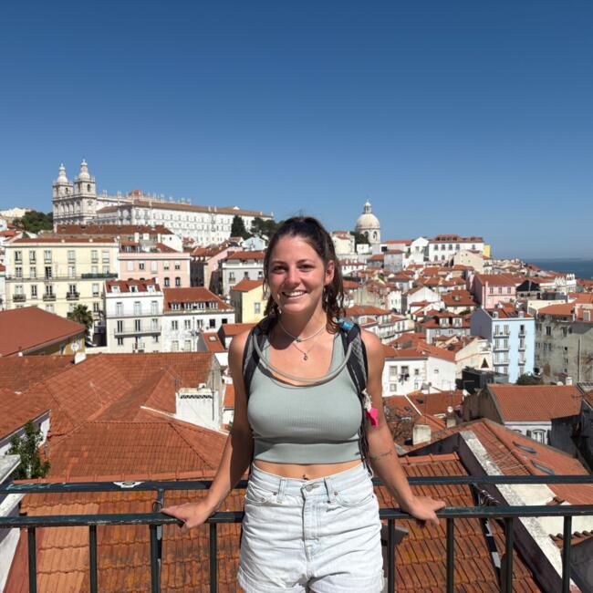 Babysitter in Chicago: Ellia