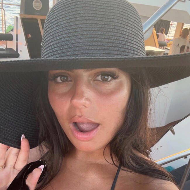 Babysitter in Saint-Vallier-de-Thiey: Ema