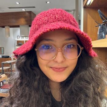 جليسة أطفال الهراويين: Amina