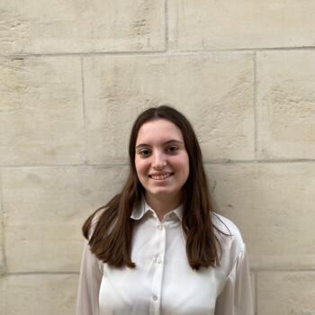 Baby-sitter in Chambray-lès-Tours: Anna