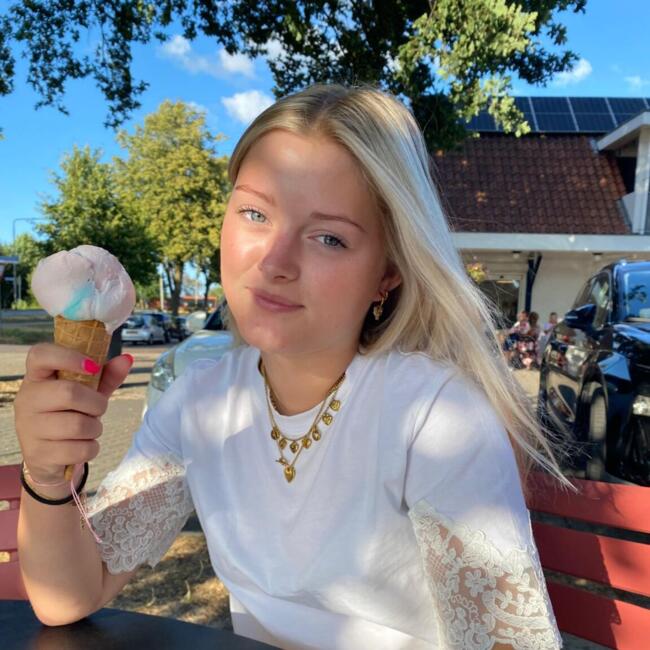 Babysitter in Kloosterhaar: Tara