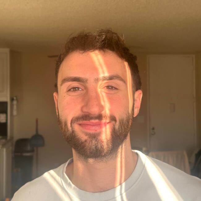 Babysitter in Anaheim: Siro