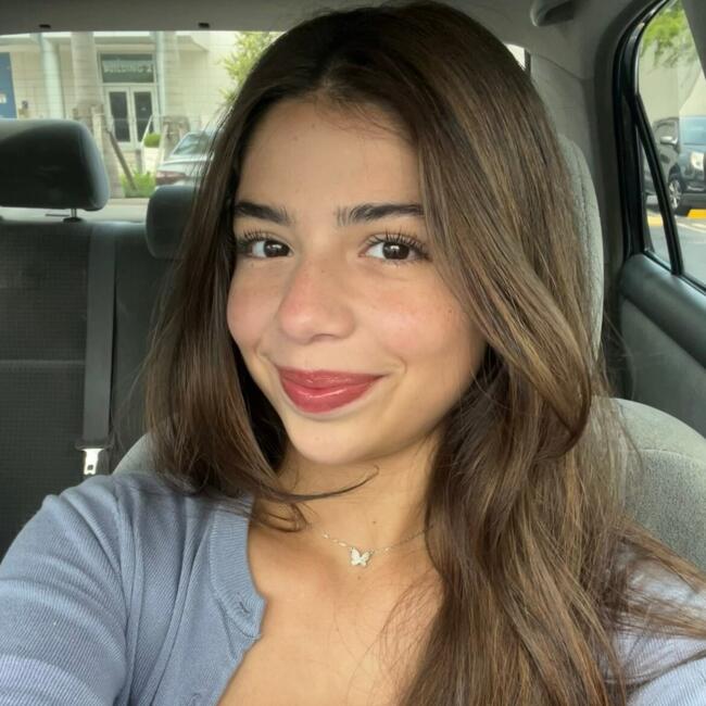 Babysitter in Hialeah: Isabella